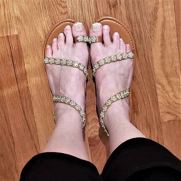 NWT Chic Roman-Inspired Strappy Sandals - Picture 5 of 8